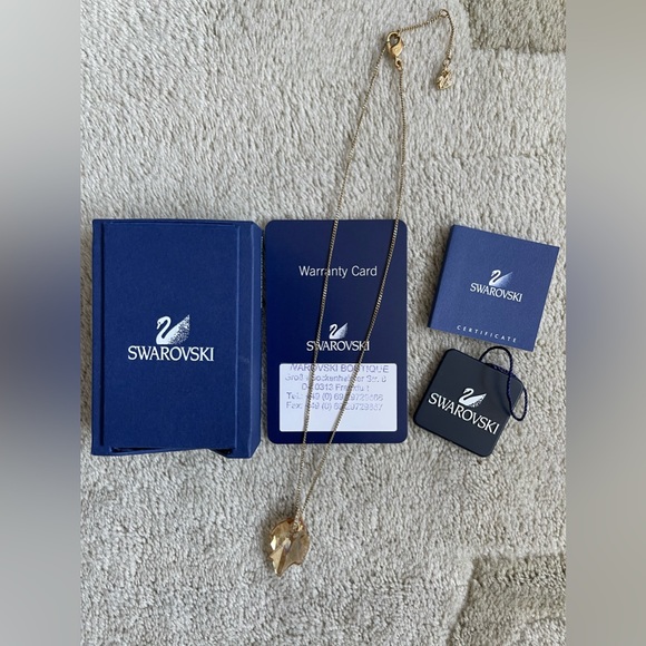 Swarovski leaf pendant - Picture 7 of 13